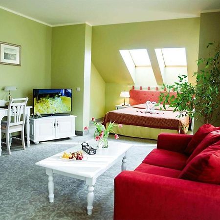 Hotel Metsis Valga Extérieur photo
