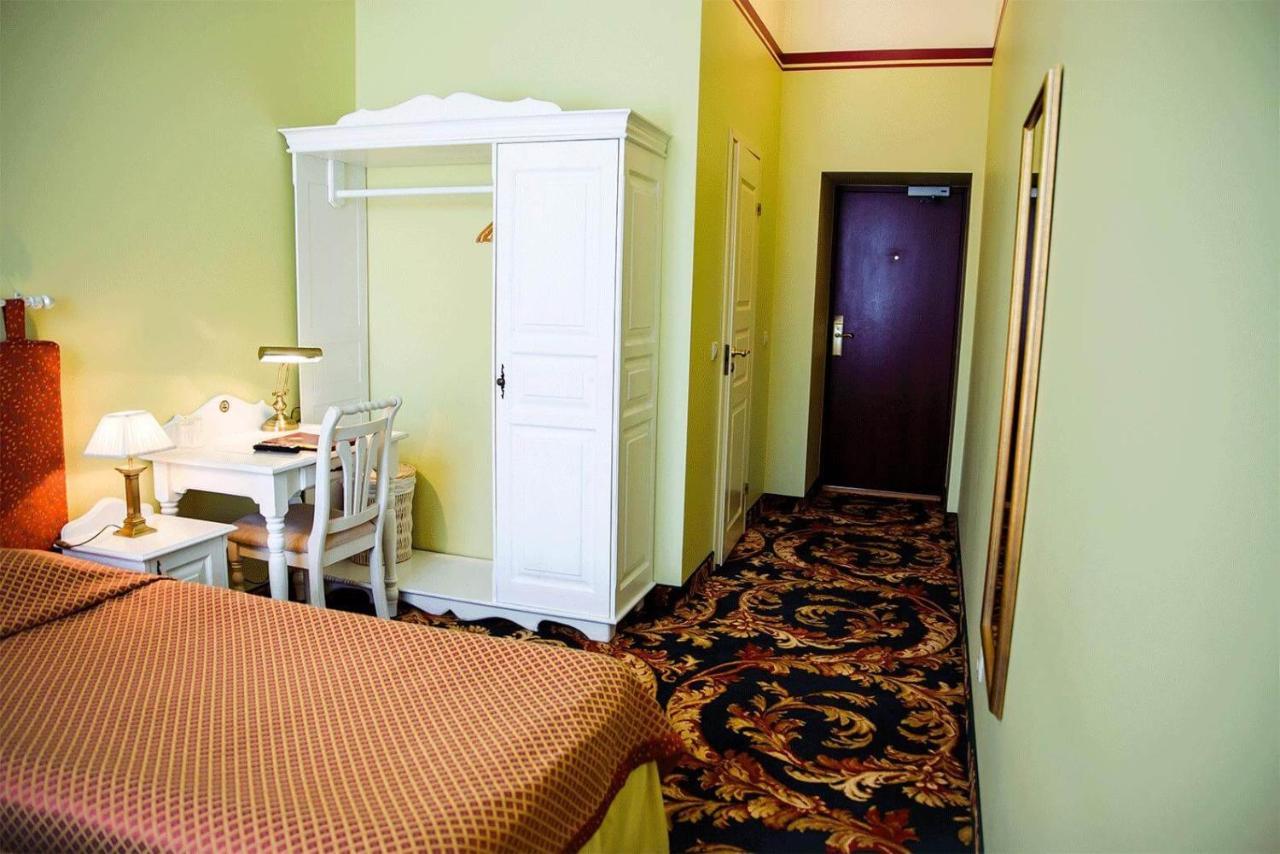 Hotel Metsis Valga Extérieur photo