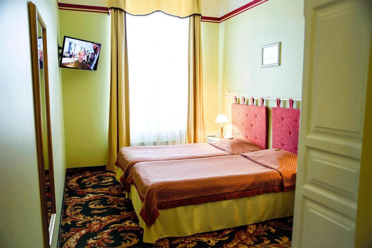Hotel Metsis Valga Extérieur photo